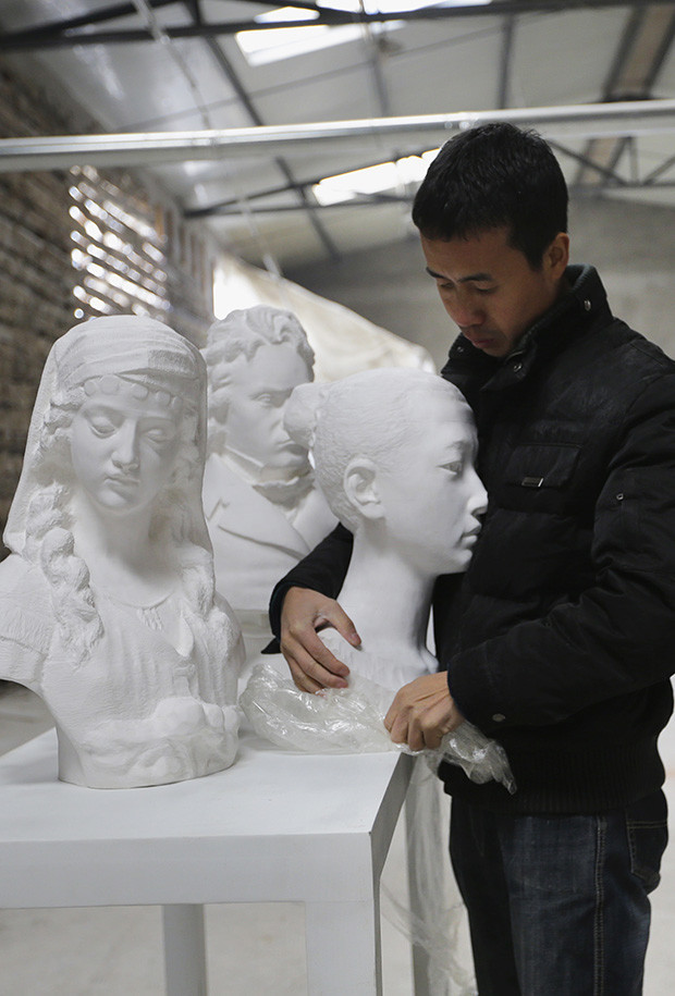 مجسمه های کاغذی لی هونگ بو